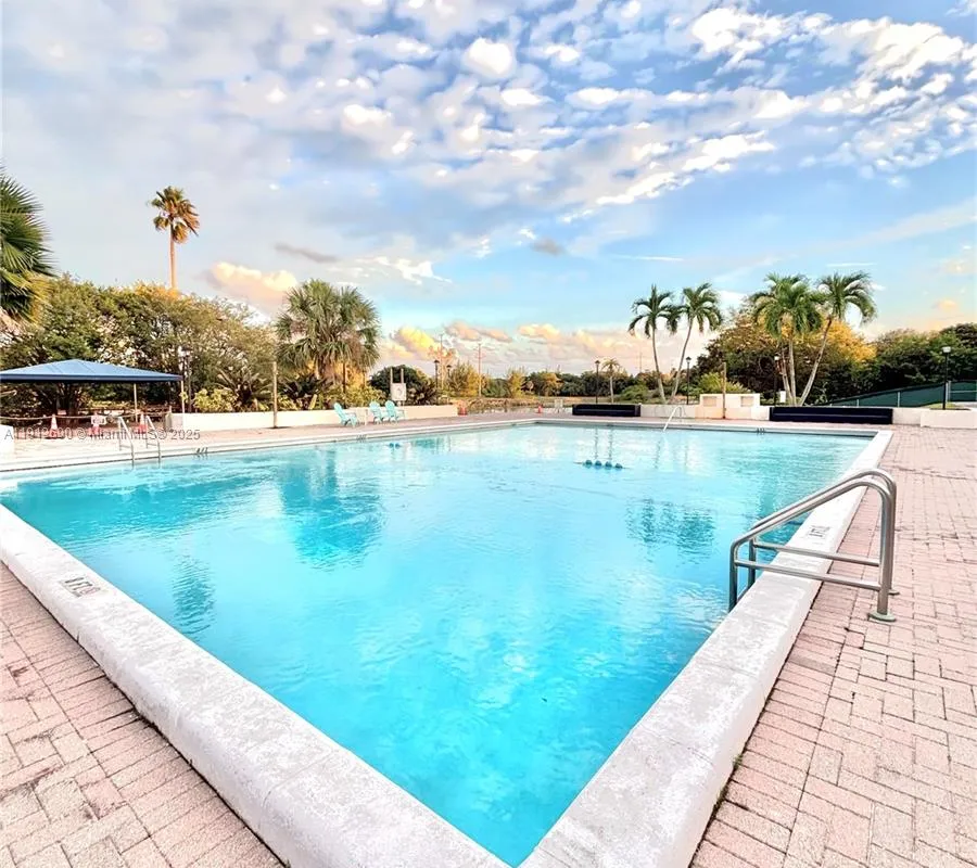 4160 Inverrary Dr # 204, Lauderhill FL 33319