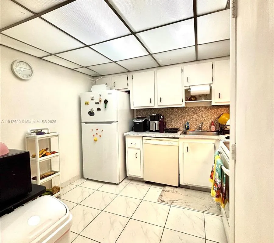 4160 Inverrary Dr # 204, Lauderhill FL 33319