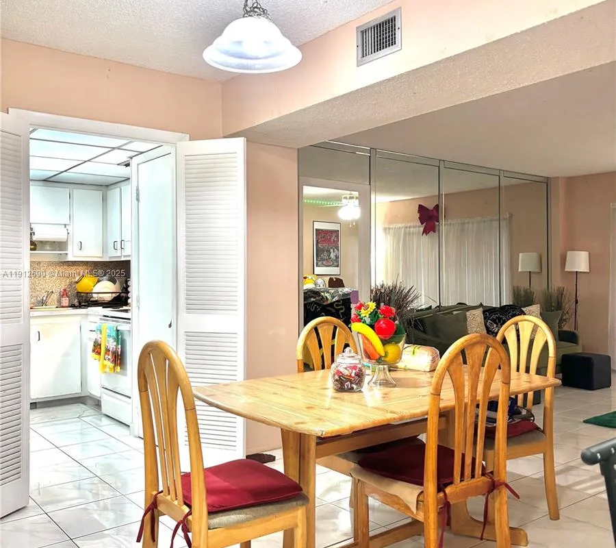 4160 Inverrary Dr # 204, Lauderhill FL 33319