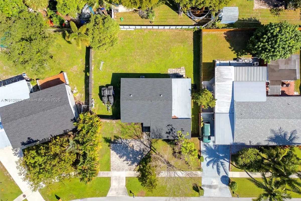 9148 Bamboo Dr, Palm Beach Gardens FL 33410