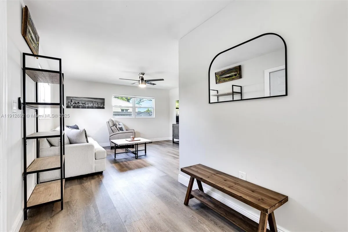 9148 Bamboo Dr, Palm Beach Gardens FL 33410