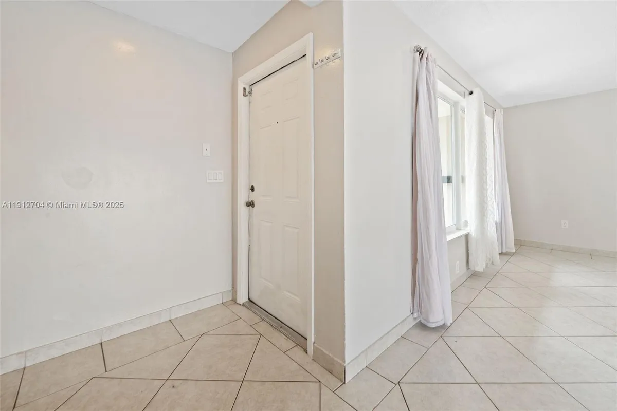 3813 S Lake Ter, Miramar FL 33023