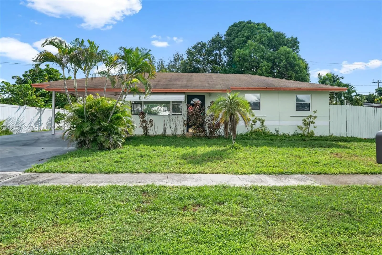 136 Cayman Dr, Palm Springs FL 33461