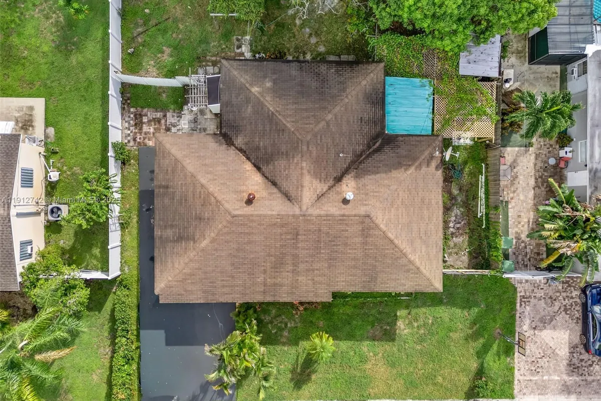 136 Cayman Dr, Palm Springs FL 33461