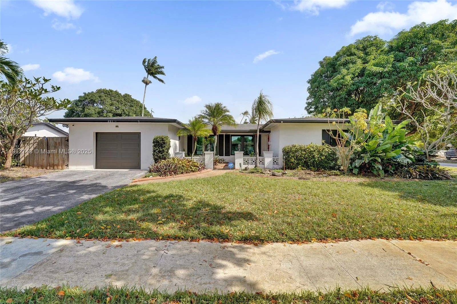 201 NW 77th Way, Pembroke Pines FL 33024