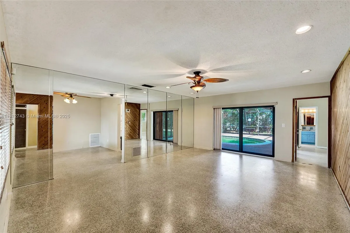 201 NW 77th Way, Pembroke Pines FL 33024