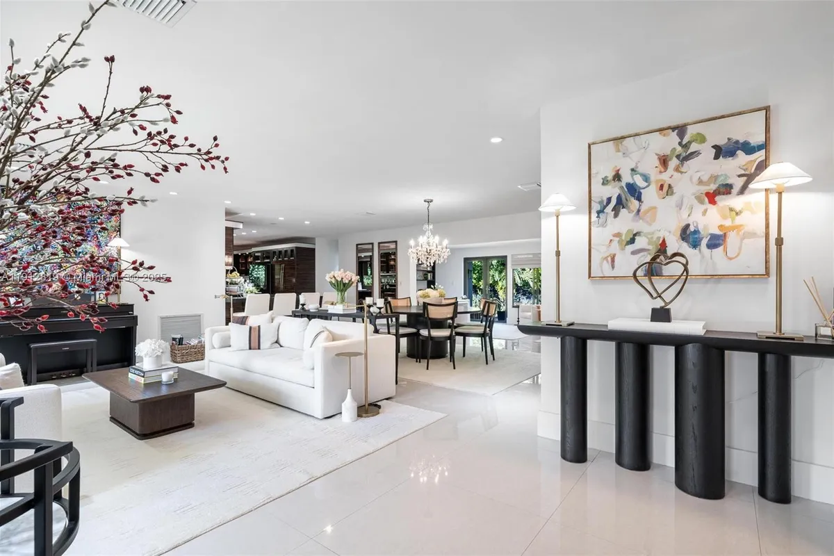 1043 NE 98th St, Miami Shores FL 33138