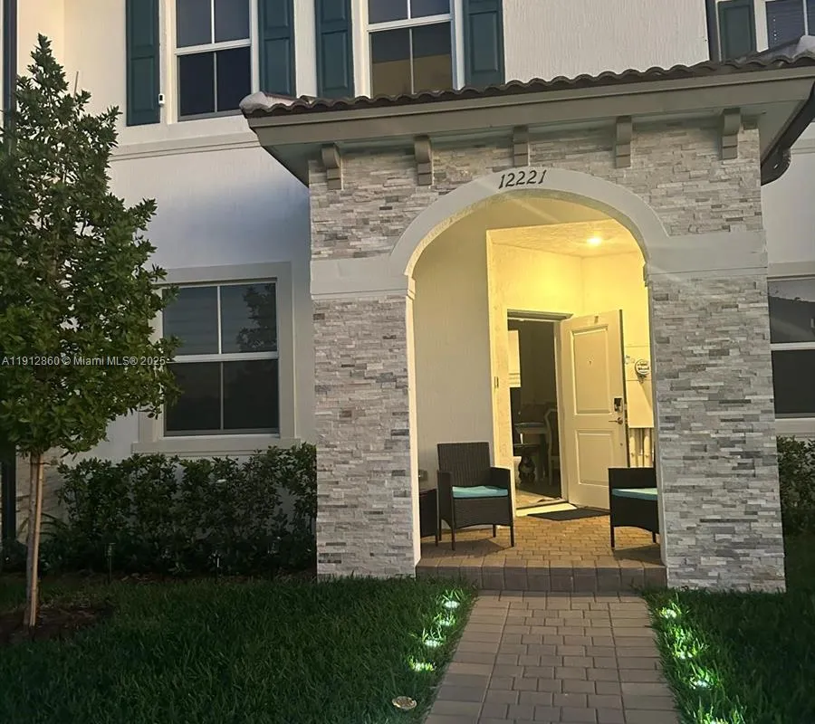 12221 NW 23rd Pl, Miami FL 33167