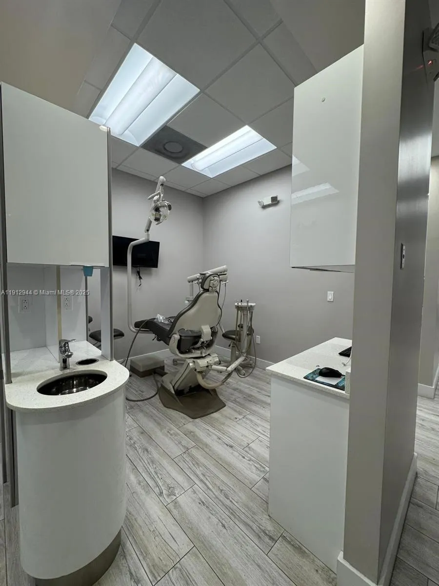 9440 W Commercial Blvd, Sunrise FL 33351