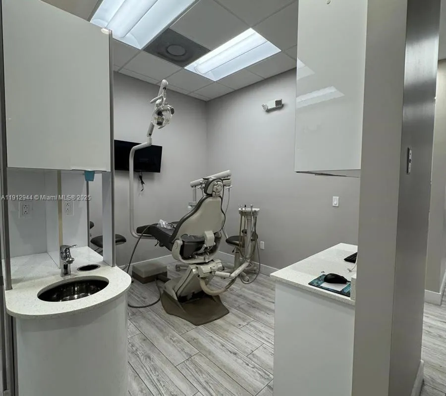 9440 W Commercial Blvd, Sunrise FL 33351