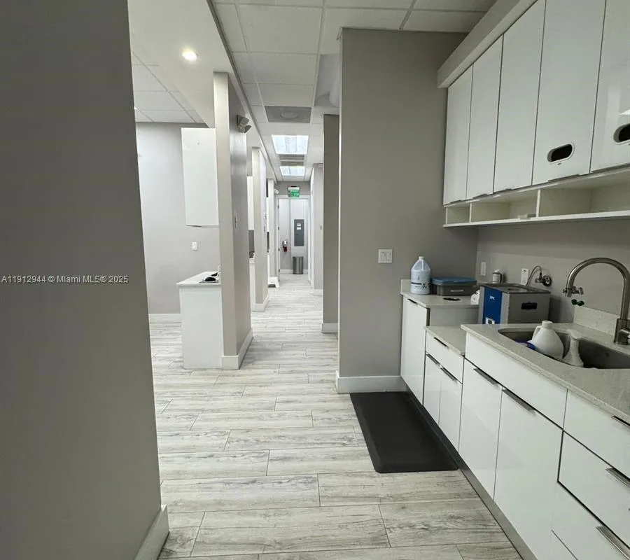 9440 W Commercial Blvd, Sunrise FL 33351