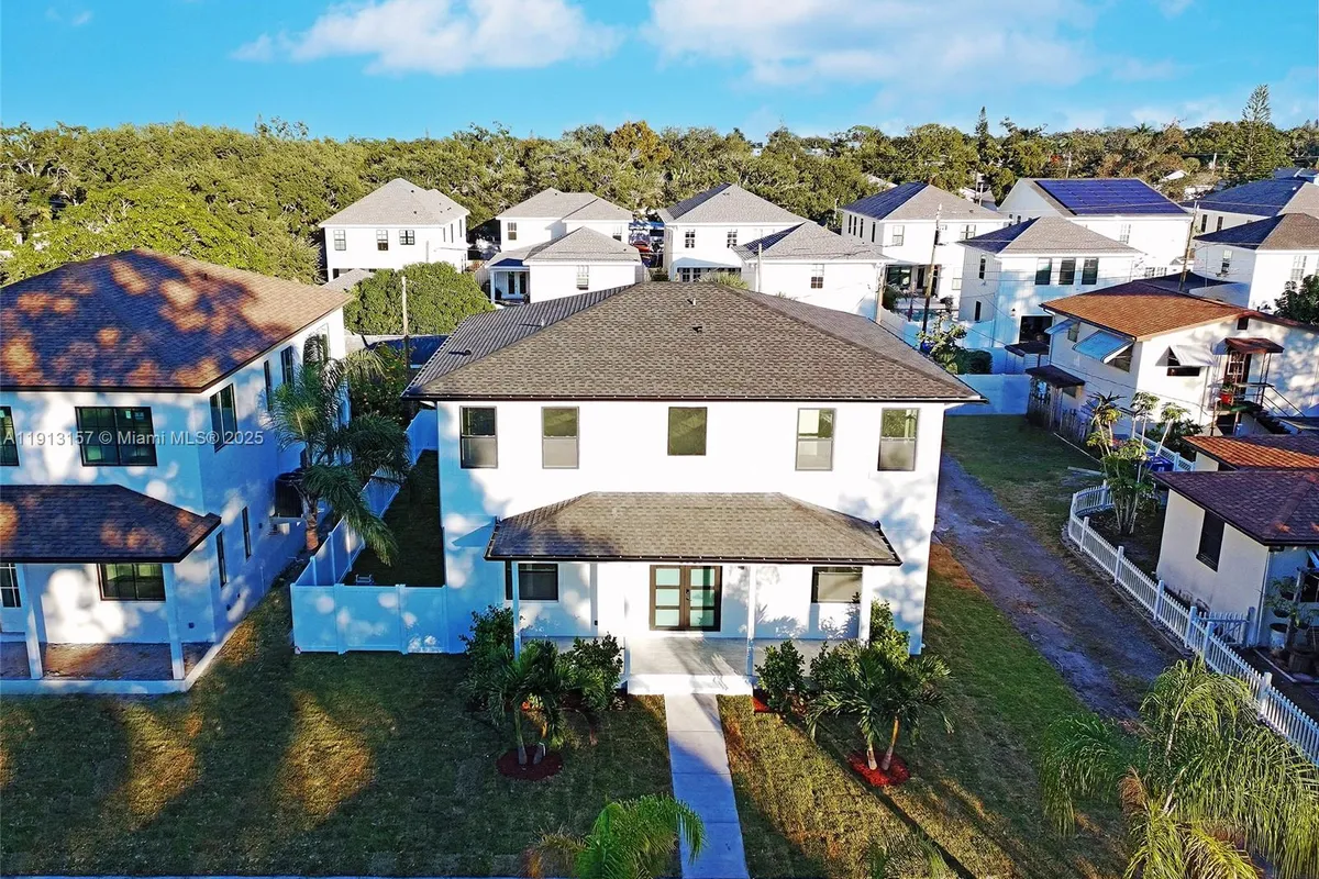 2925 13th St N, St Petersburg FL 33704