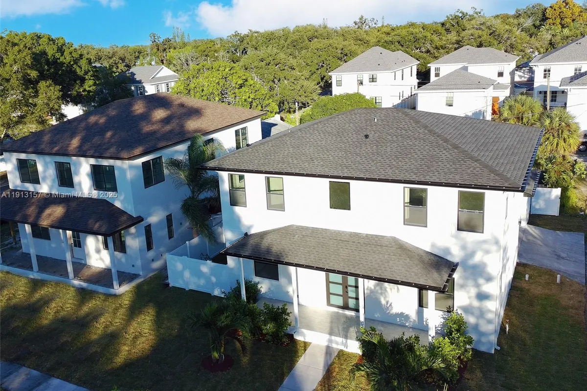 2925 13th St N, St Petersburg FL 33704