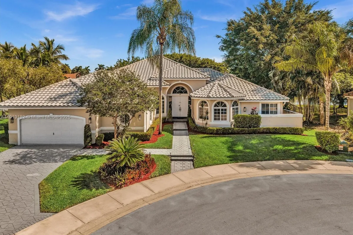 2756 Meadowood Dr, Weston FL 33332