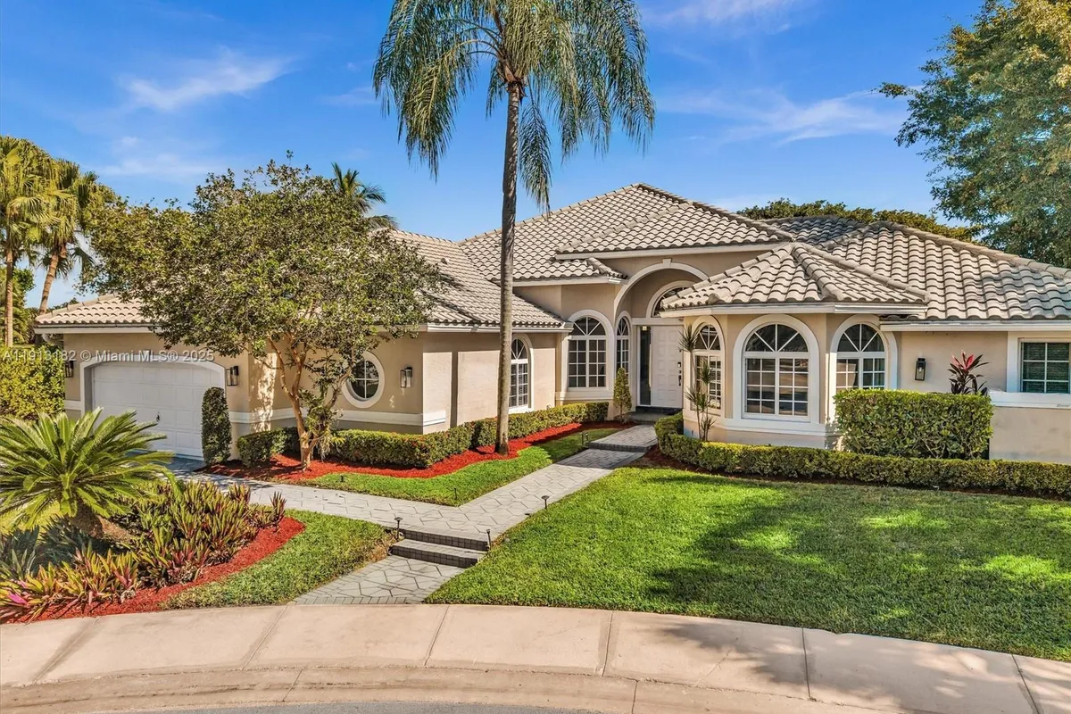 2756 Meadowood Dr, Weston FL 33332