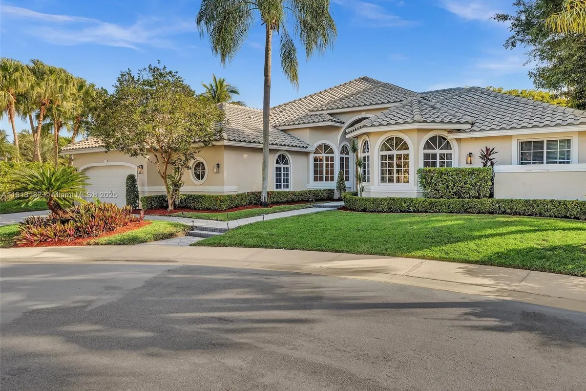 2756 Meadowood Dr, Weston FL 33332