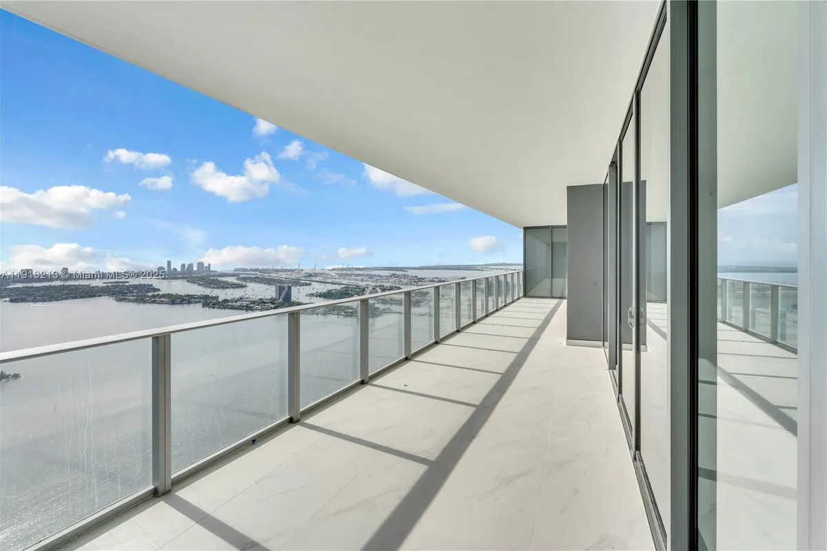 700 NE 24 St # 5602, Miami FL 33137