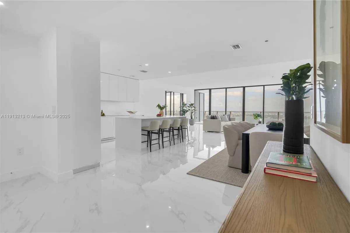 700 NE 24 St # 5602, Miami FL 33137