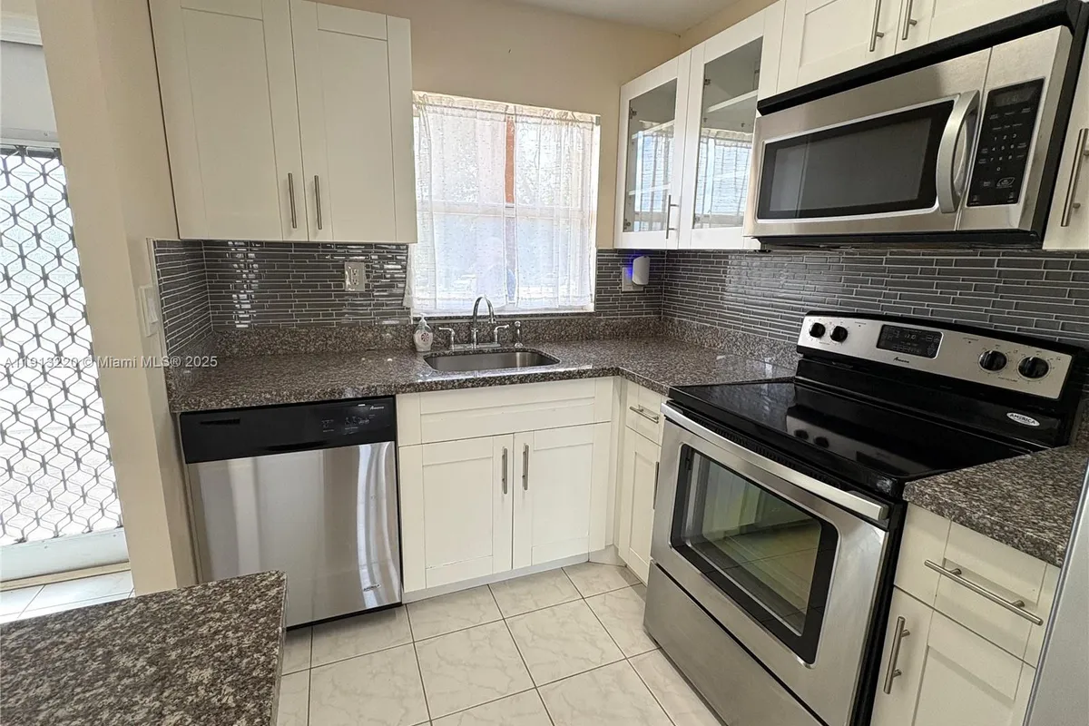 8901 Sunrise Lakes Blvd # 204, Sunrise FL 33322