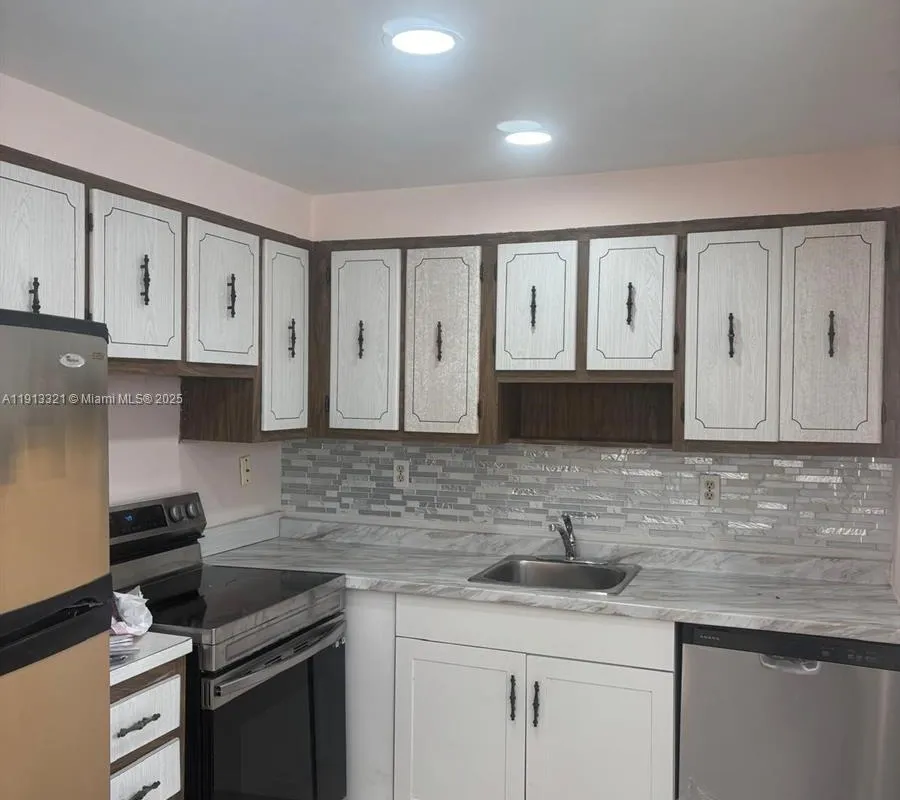 235 E Burgundy  E # 235, Delray Beach FL 33484