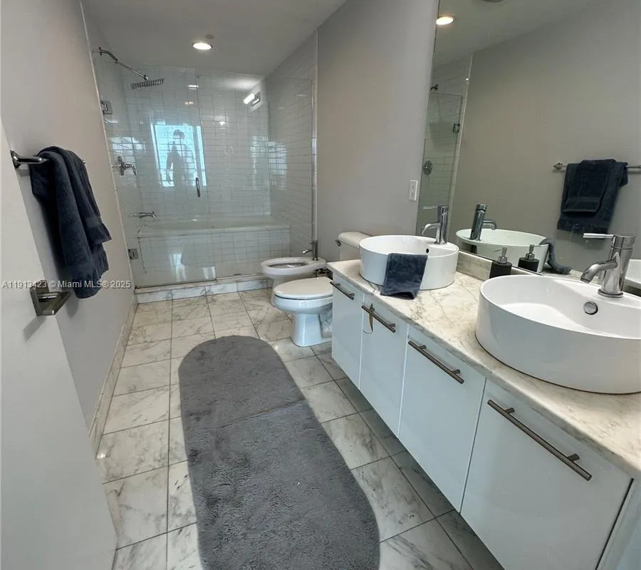 888 Biscayne Blvd # 4302, Miami FL 33132