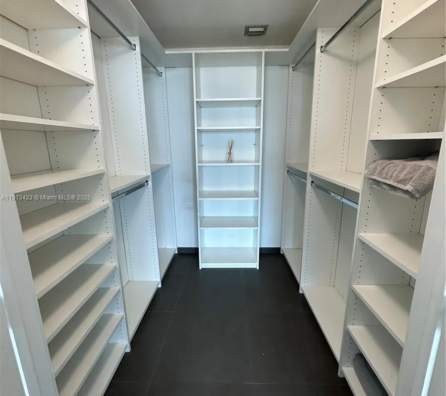 888 Biscayne Blvd # 4302, Miami FL 33132