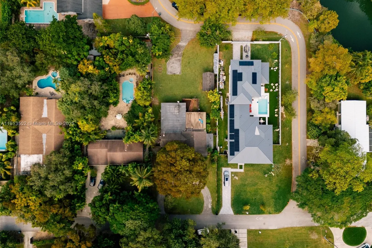 6551 SW 75th Ter, South Miami FL 33143