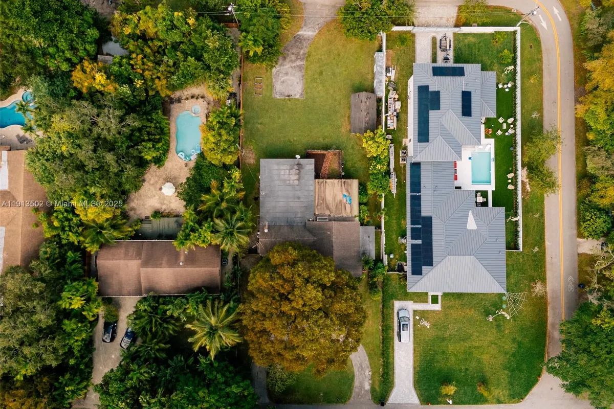 6551 SW 75th Ter, South Miami FL 33143