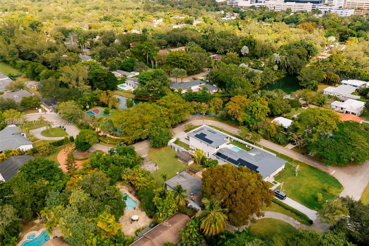 6551 SW 75th Ter, South Miami FL 33143