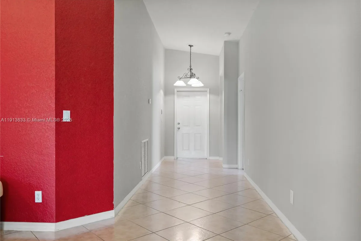 1924 SW Jamesport Dr, Port St. Lucie FL 34953