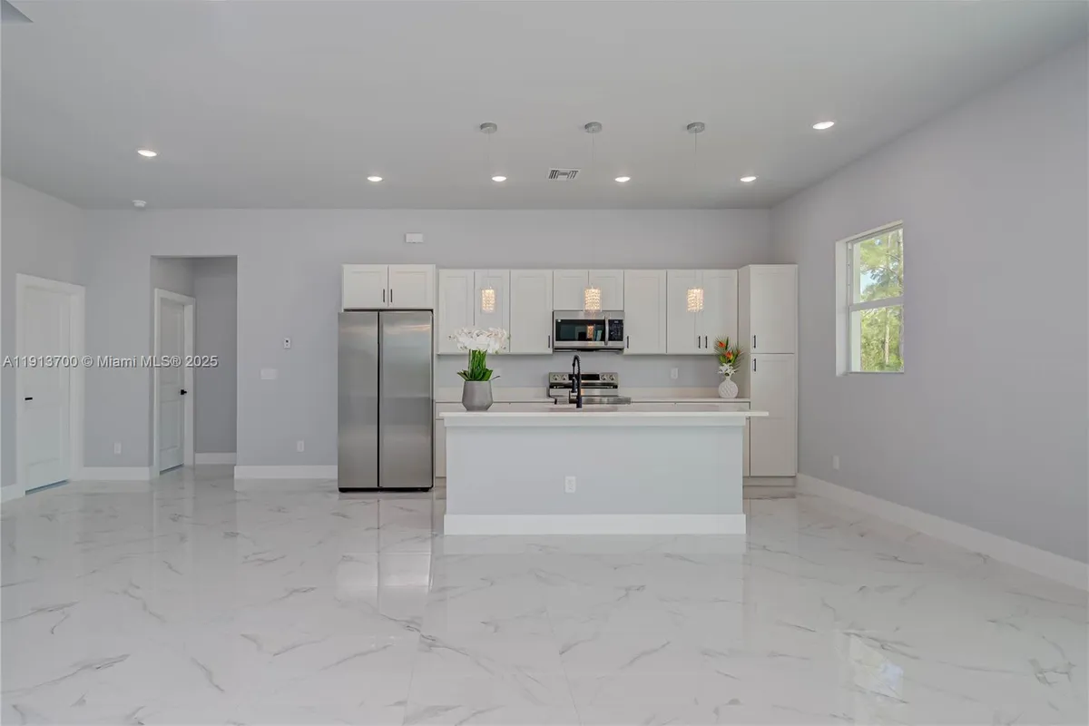 1202 E 9th St, Lehigh Acres FL 33972