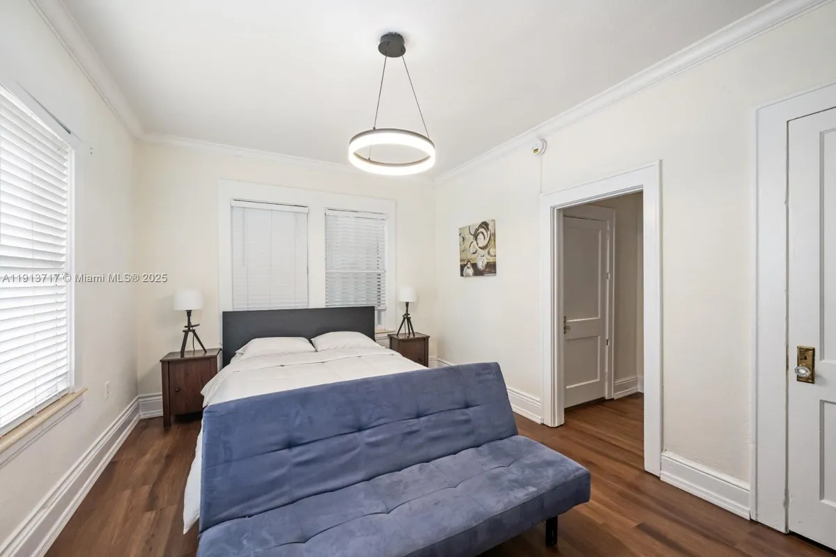 126 Mendoza Ave # 5, Coral Gables FL 33134