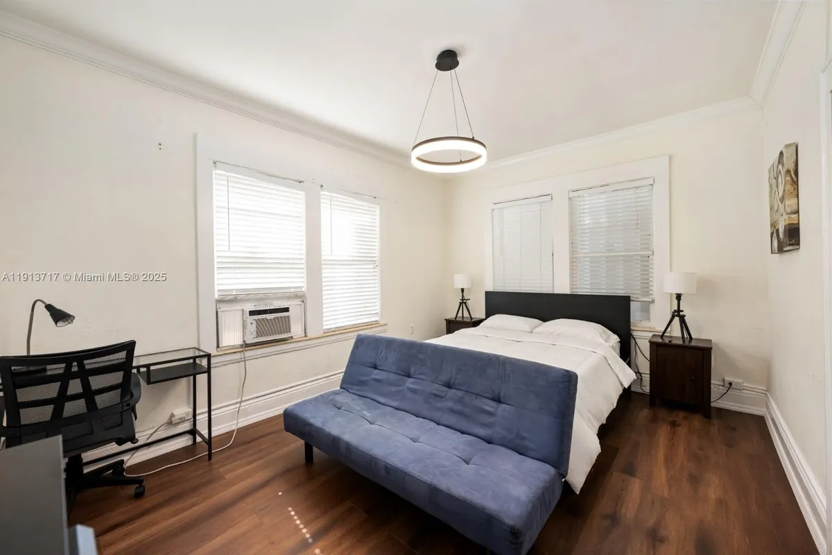 126 Mendoza Ave # 5, Coral Gables FL 33134