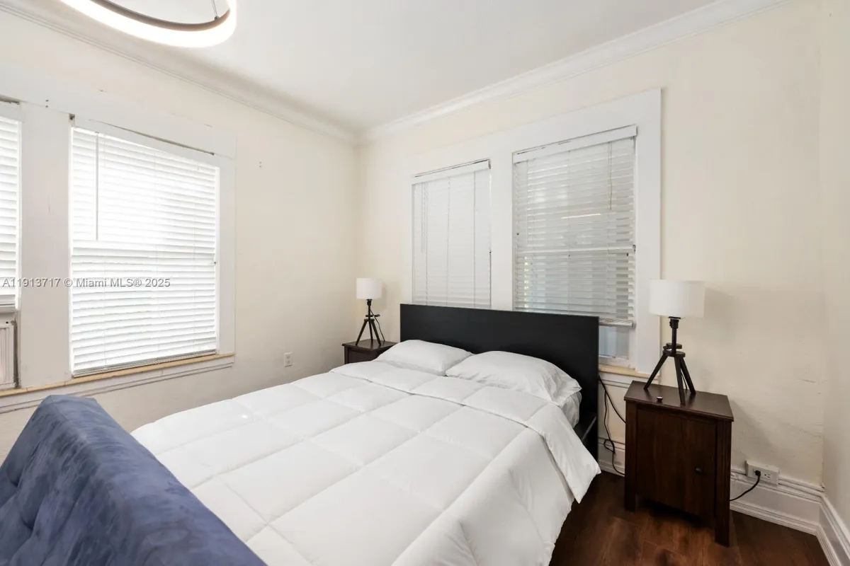 126 Mendoza Ave # 5, Coral Gables FL 33134