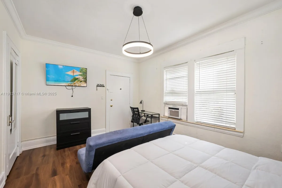 126 Mendoza Ave # 5, Coral Gables FL 33134