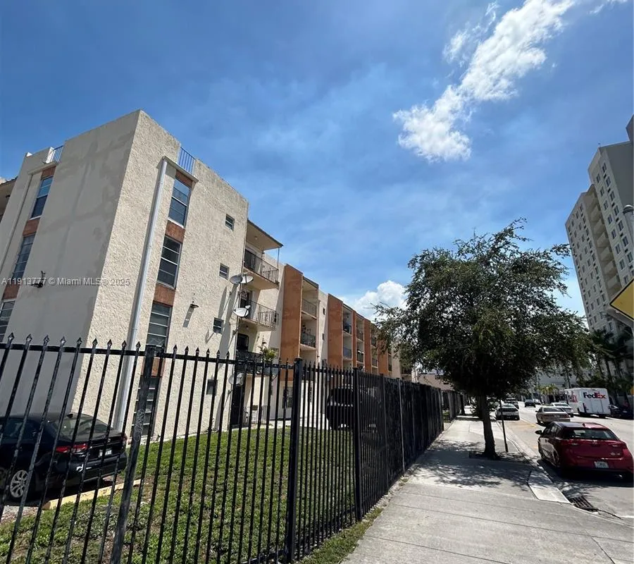 1051 SW 1st St # 404, Miami FL 33130