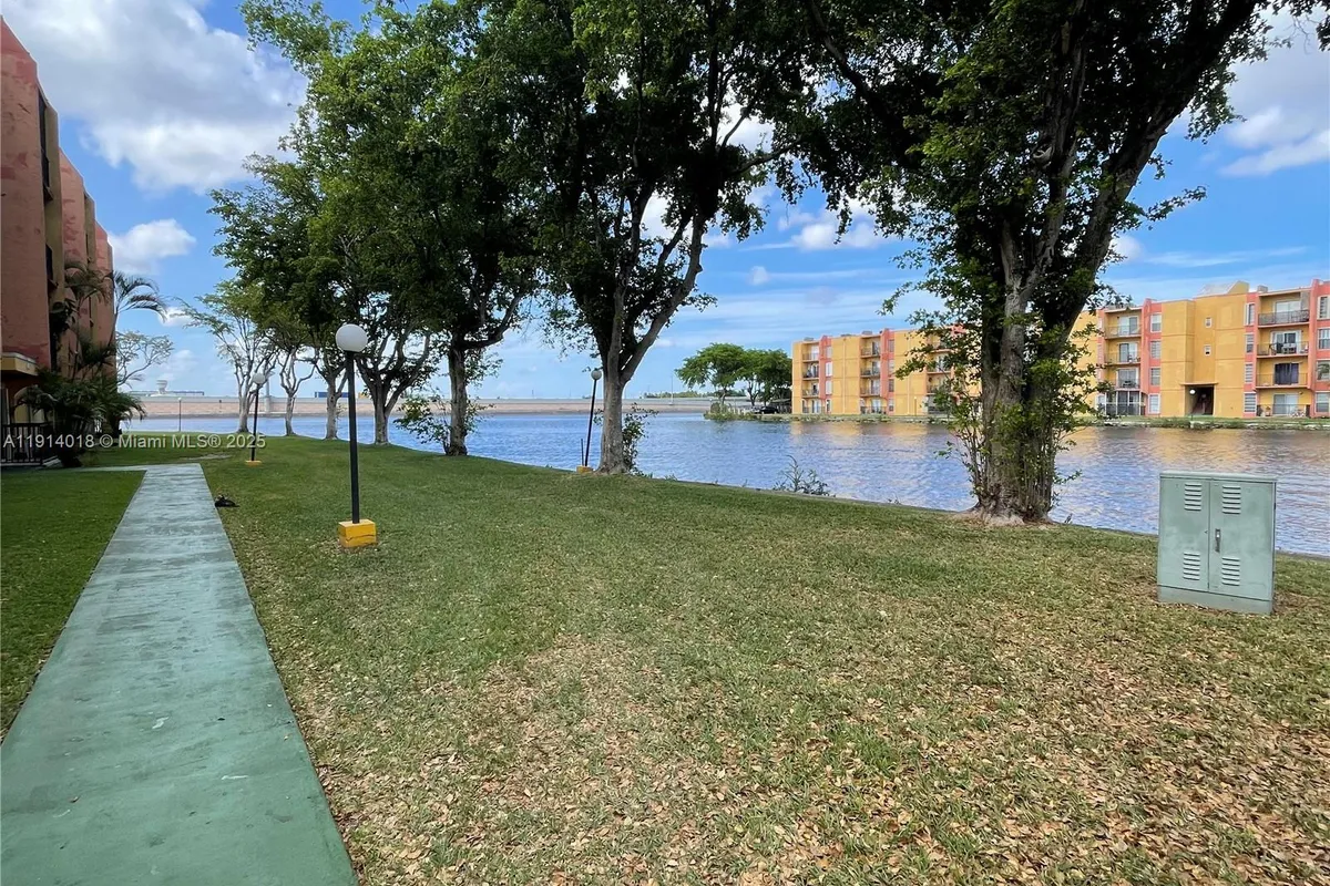 4719 NW 7th St # 11, Miami FL 33126