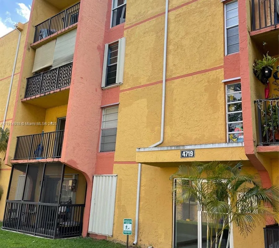 4719 NW 7th St # 11, Miami FL 33126
