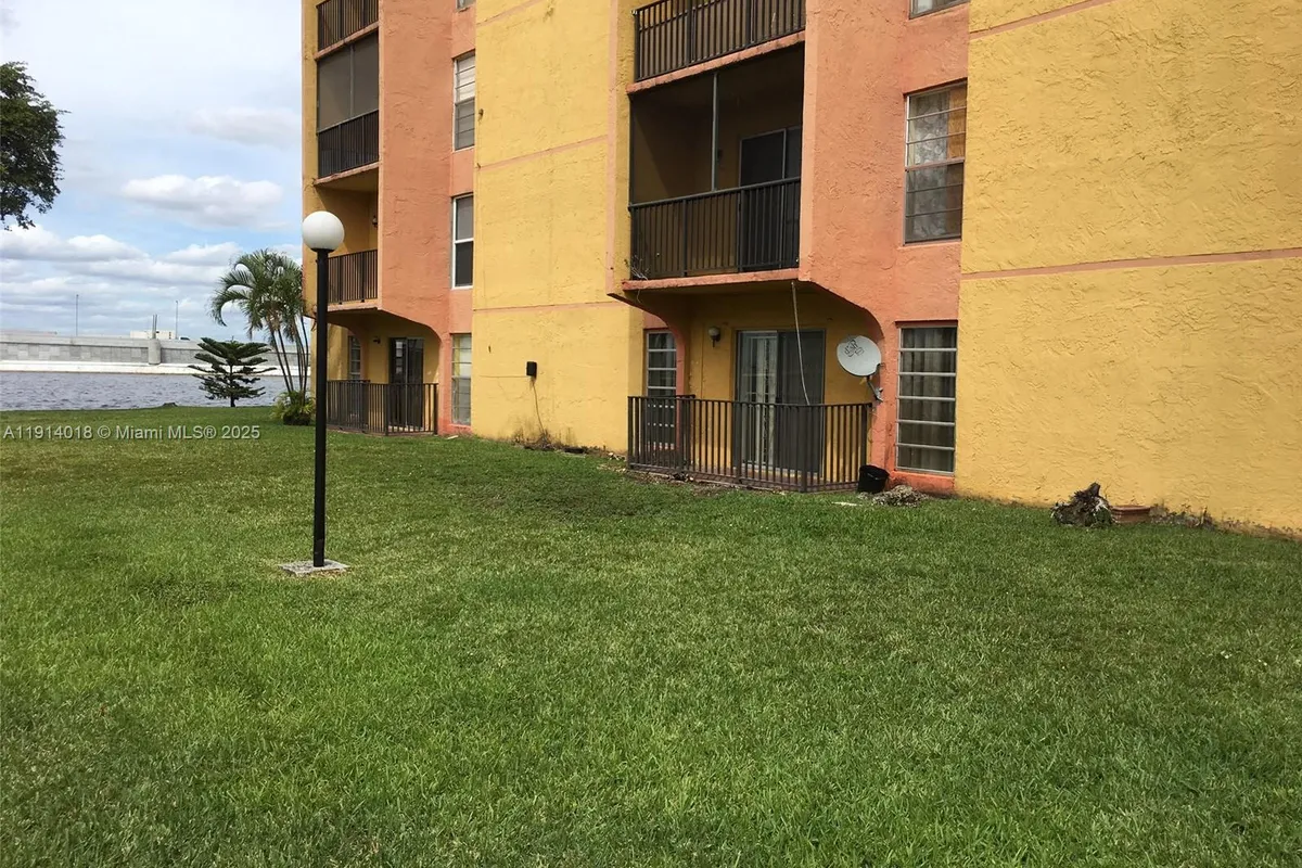 4719 NW 7th St # 11, Miami FL 33126