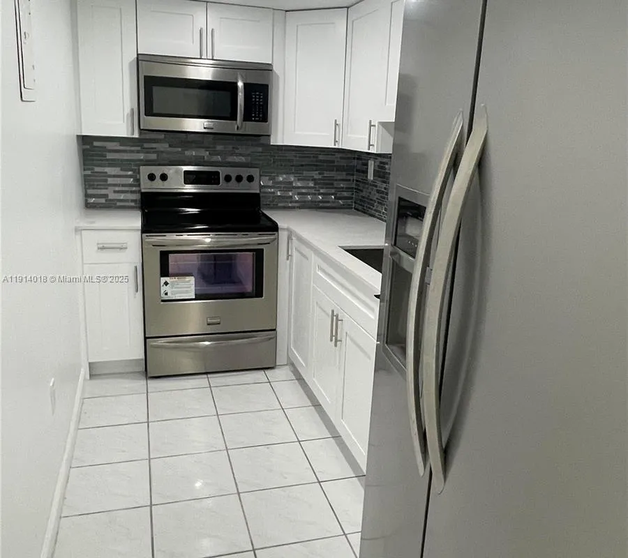 4719 NW 7th St # 11, Miami FL 33126