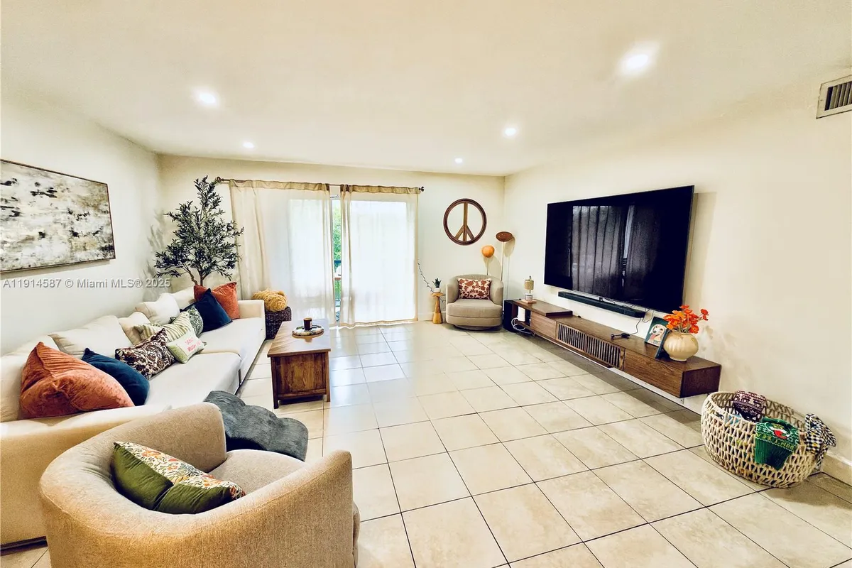 10373 N Kendall Dr # H6, Miami FL 33176