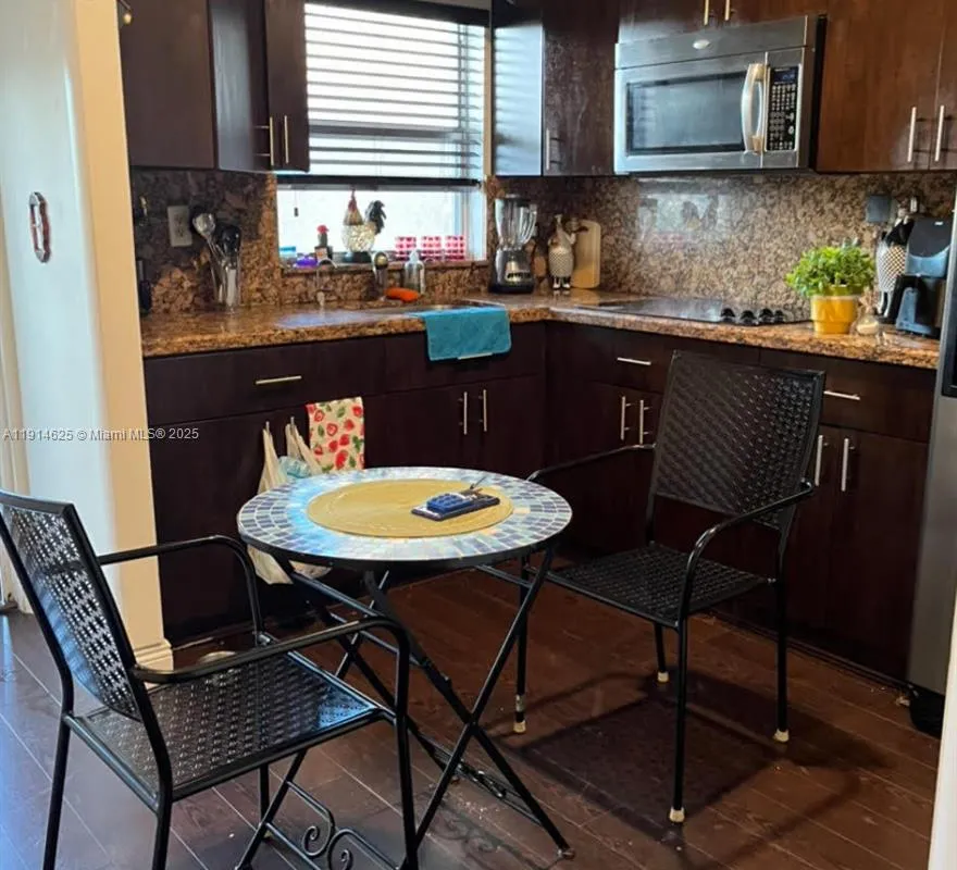 9360 Sunrise Lakes Blvd # 302, Sunrise FL 33322