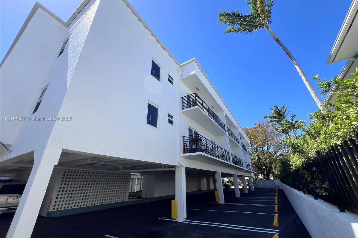 1033 Lenox Ave # 202, Miami Beach FL 33139